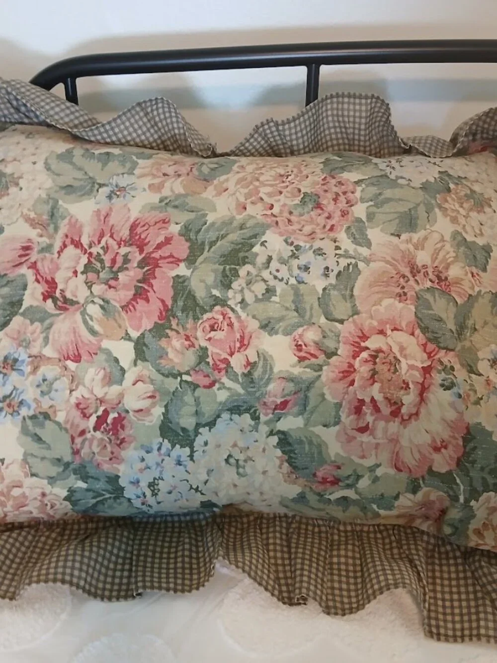 Vintage 90's Cottagecore Standard Size Floral Gingham Ruffled Pillow Sham Set
